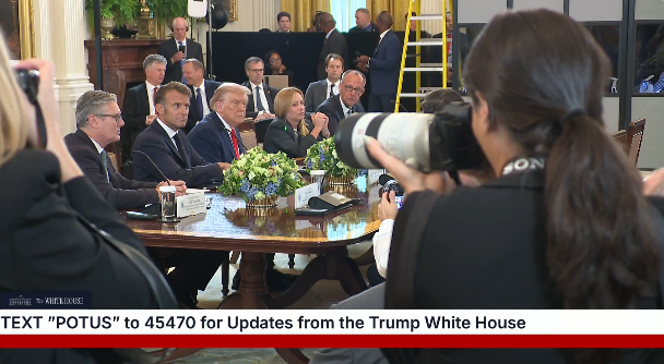 Трамп сподівається "вже вихідними" влаштувати зустріч формату США-Україна-РФ